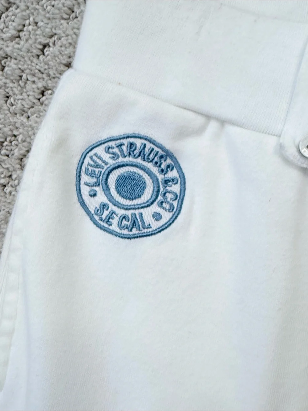 Vintage Levi's Women’s White Cargo Cotton Bermuda Shorts - Casual